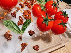 番茄脆菇沙拉-小大董·烤鸭(凤凰汇店)