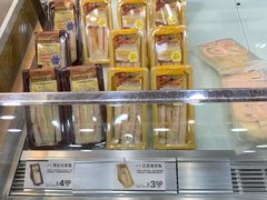 面包甜点陈列柜-华荣西饼屋(榕江店)
