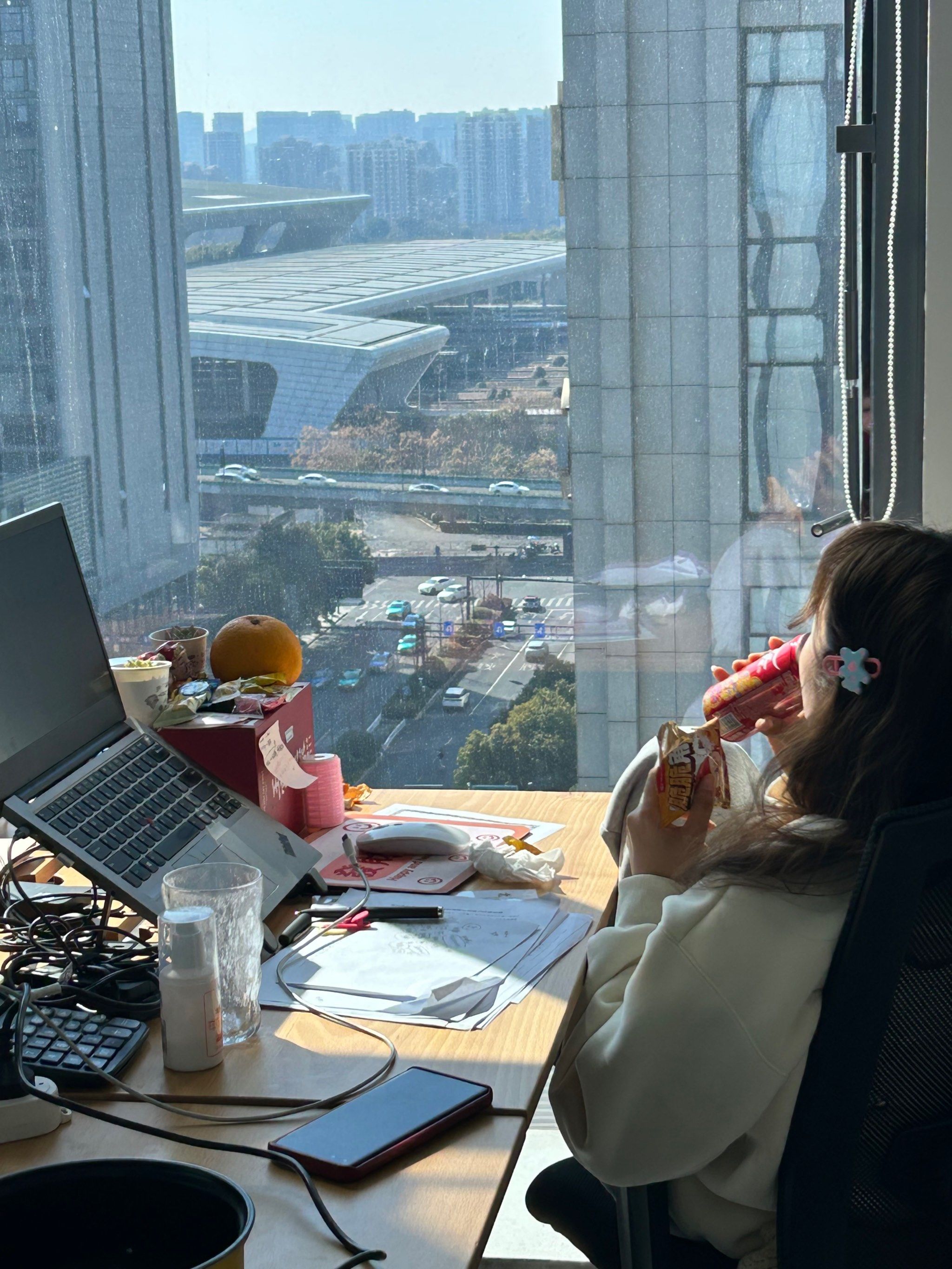 这靠窗办公室多么香呀