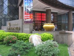 门口广场-尊爵天际大饭店 (近台茂)