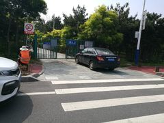 去往沙滩。-青岛银沙滩温德姆至尊酒店
