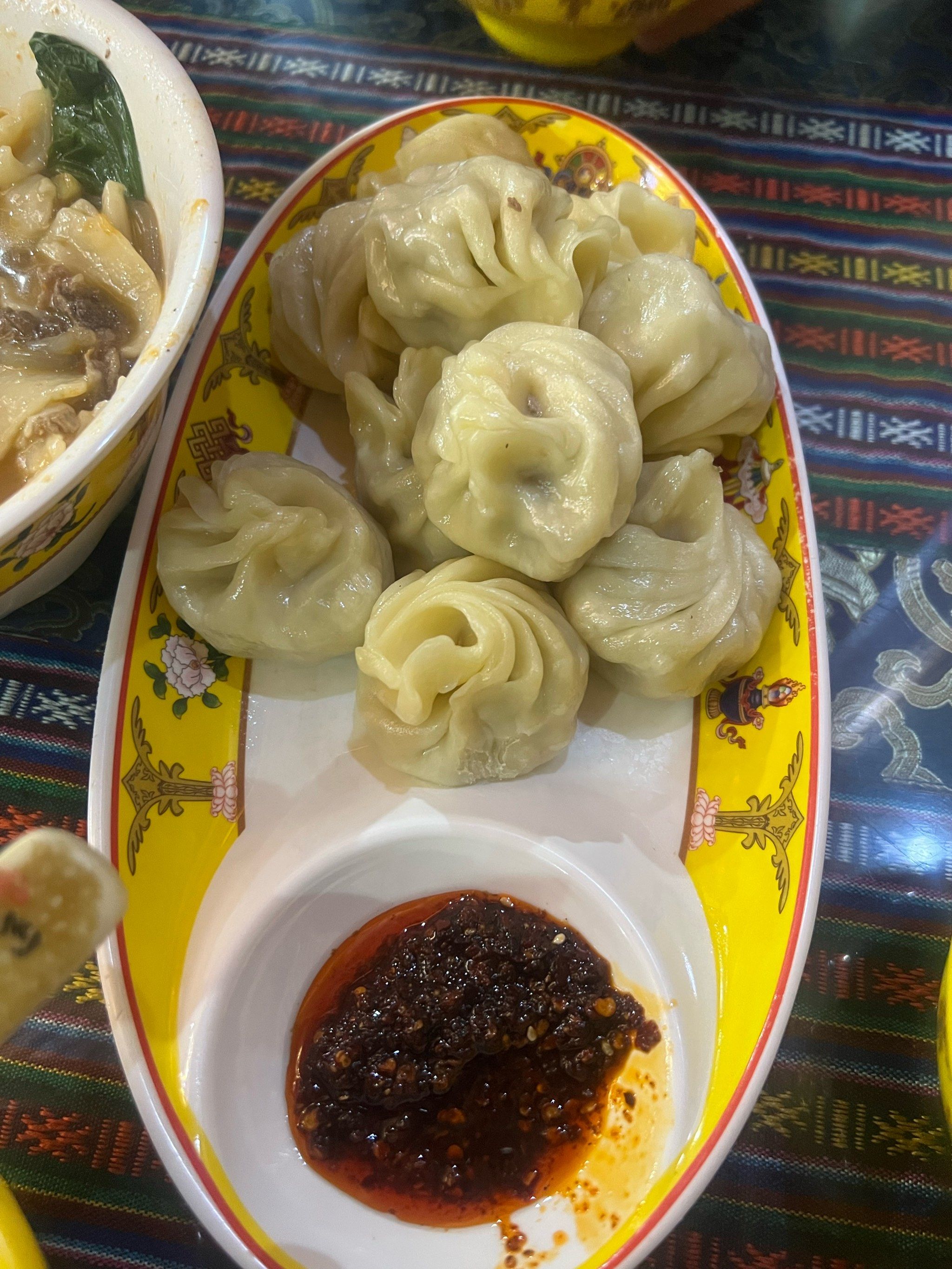 第一次在成都吃藏餐
牛肉包子好吃的 但是我可能更喜欢吃薄皮的那种