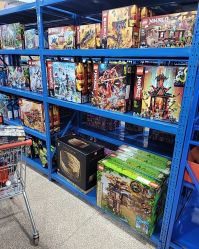 -逝水玩具折扣店