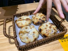 梅干菜鲜肉小烤饼-爬山街·衢州烤饼小卖铺(高新万达店)