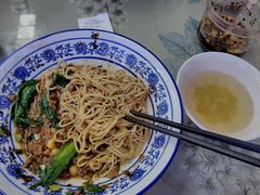 -渝之汇牛肉豌杂面
