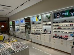 -J-Optical佳视明眼镜·蔡司视觉(青岛金茂览秀城店)