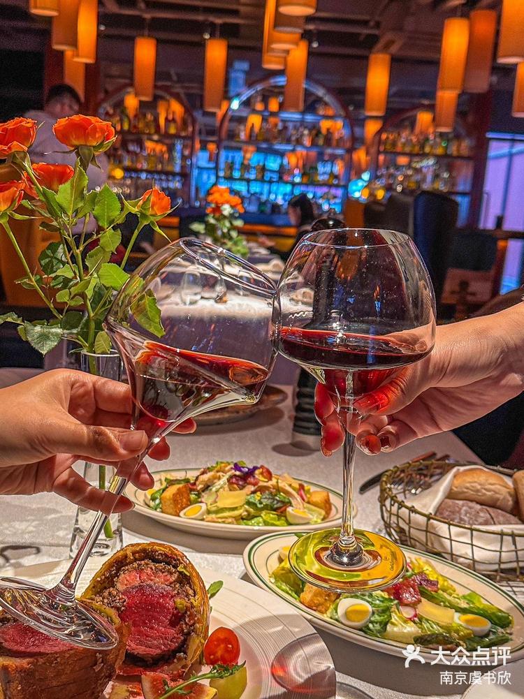 女神节浪漫晚餐氛围感西餐厅