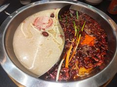 菌汤鸳鸯锅-沸炉重庆老火锅(军事博物馆店)
