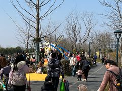 -奕欧来上海购物村停车场