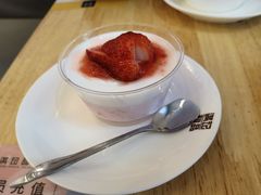 草莓意式奶冻-满记甜品(荟聚购物中心店)