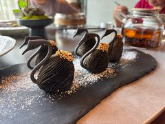 黑天鹅榴莲酥-水上明月·湖景餐厅