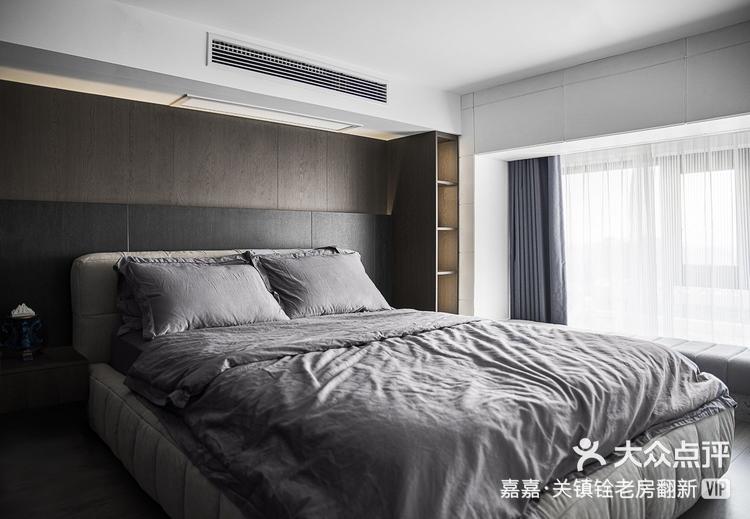 高级灰禁欲主义风的卧室