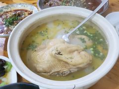 白果炖鸡汤-刘土鸡家常菜