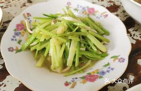 Stir-Fried Pork Shreds with Tofu Cubes and Celery