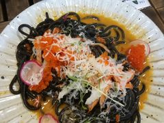 阿拉斯加蟹肉配海胆酱墨鱼汁意面-CHILLAX轻乐时(侨建·Hi City店)