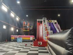 -嘿哟动霸CHUA·新潮玩运动娱乐中心·蹦床滑冰团建乐园