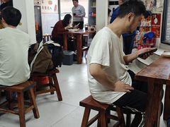 -宝瑞门钉肉饼店