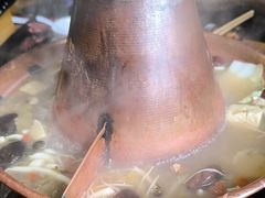 -果松木炭酸菜铜火锅·外婆参鸡汤