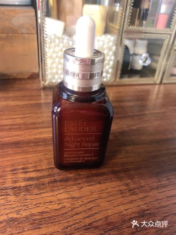 小棕瓶没有人不知道，雅诗兰黛的拳头产品，用过几瓶了