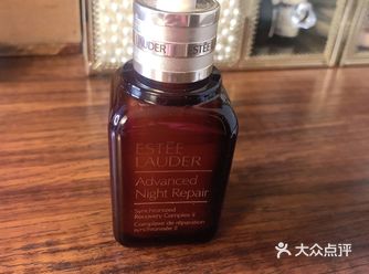 小棕瓶没有人不知道，雅诗兰黛的拳头产品，用过几瓶了
