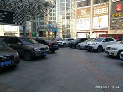 场地-百联中环购物广场-停车场