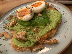 牛油果煮蛋吐司-RAC BAR(安福路店)