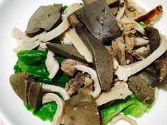 -茸梅路右拐龙虾-农家菜(松江店)
