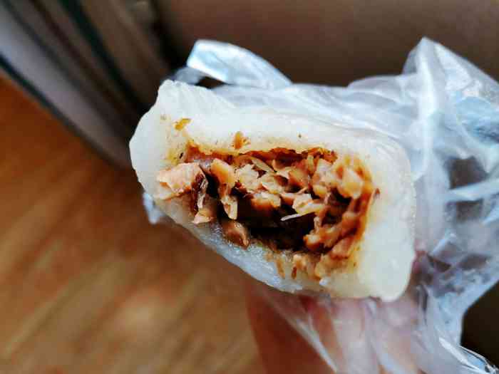 田料汤包-"这个面包店在鹰展广场后门,出品的面包比其.