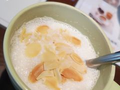 蛋白鲜奶杏仁茶-皇后餐厅-煲仔·小菜·打边炉(古北店)
