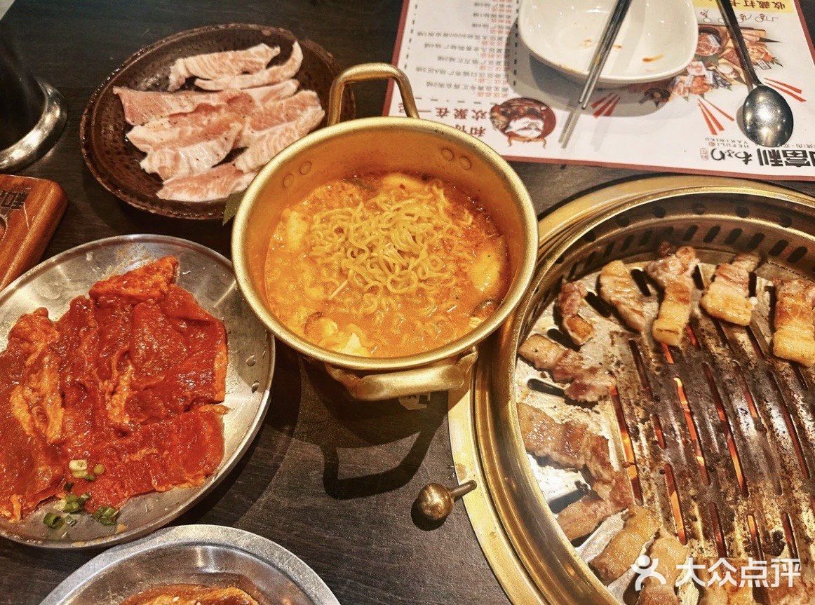 就是要大口吃肉，shuang[调皮]