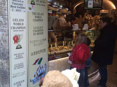 -Gelateria Dondoli