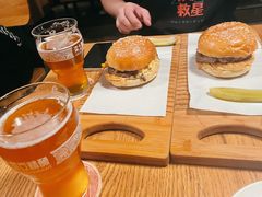 薯条汉堡-悠航SLOWBOAT(三里屯店)