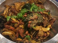 -愉肴麻辣香锅(中山路店)