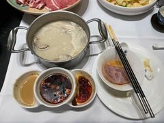 -红鼎豆捞·非遗鲍皇汤火锅(宝丰路店)