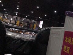 -嘿哟动霸CHUA·新潮玩运动娱乐中心·蹦床滑冰团建乐园