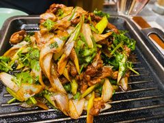 铁板炙烤坝上羊肉羊肉-那家小馆•北京菜•烤鸭(香山店)