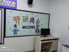 -瑞思少儿中心·少儿英语素养启蒙(勒泰直营校区)