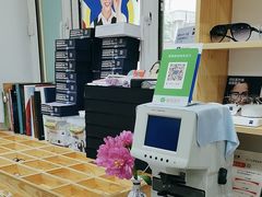 -豪门视光·星趣控·蔡司依视路眼镜代理商(中央大街店)