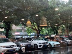 -红石板社区-停车场