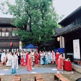 拜乞巧，很有仪式感。喜欢汉服文化