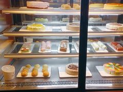 面包甜点陈列柜-蓉城四海·澳牛炙烤自助(江阴周庄店)