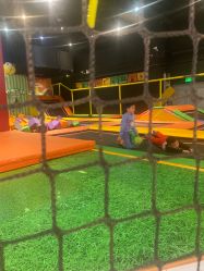 -蹦蹦跳跳(新奥购物中心店)