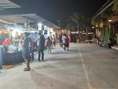 -席娜卡琳火车铁道夜市