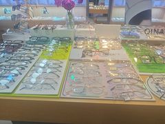 -天空之镜眼镜店蔡司依视路配镜授权零售店(望京颐堤港店)