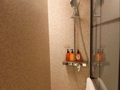 -桔子酒店(上海西藏北路地铁站店)