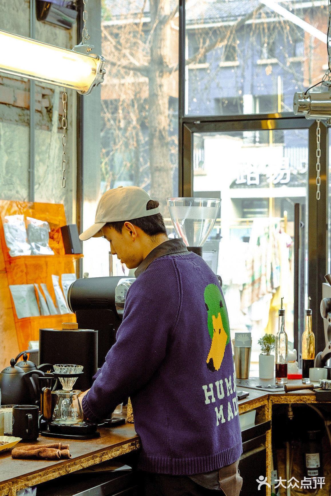 这家名为“躺平”咖啡店，我看到满满的正能量