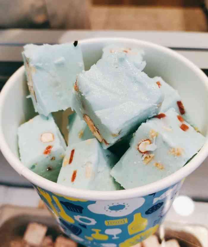 哈萌小犀牛厚切炒酸奶-"[薄荷]环境: 地理位置的话,是在边上,.