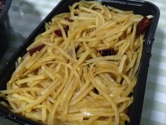 酸辣土豆丝-合合春饼·酱骨·东北菜(潘家园店)