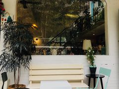 -彳亍咖啡·这里(水湾路店)