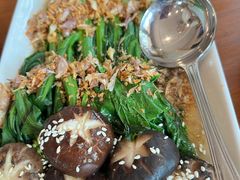 -Chom Cafe and Restaurant